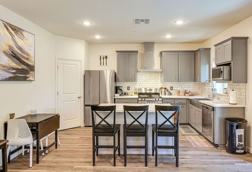 Spacious Family Home In Stockton   Pets Welcome!