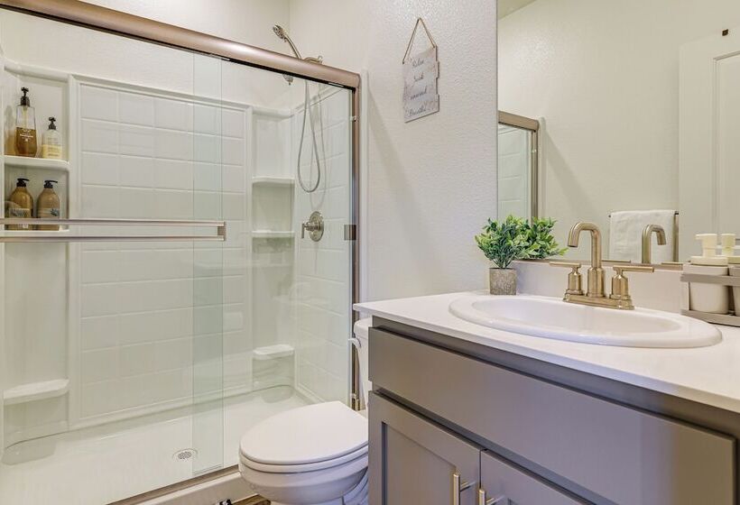 Spacious Family Home In Stockton   Pets Welcome!