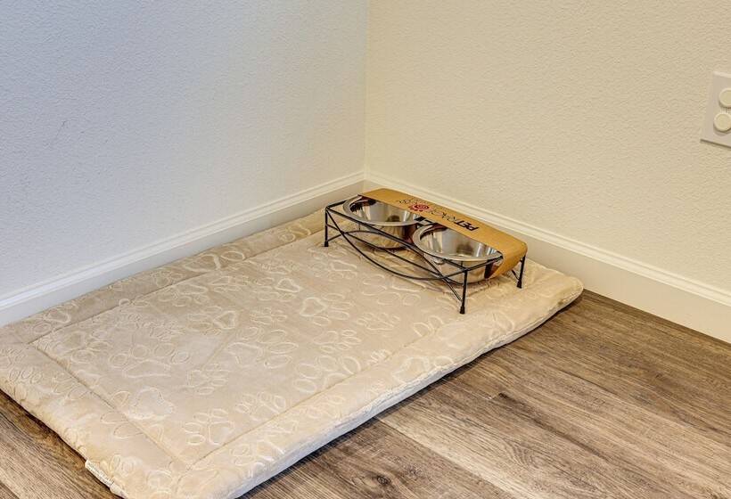 Spacious Family Home In Stockton   Pets Welcome!