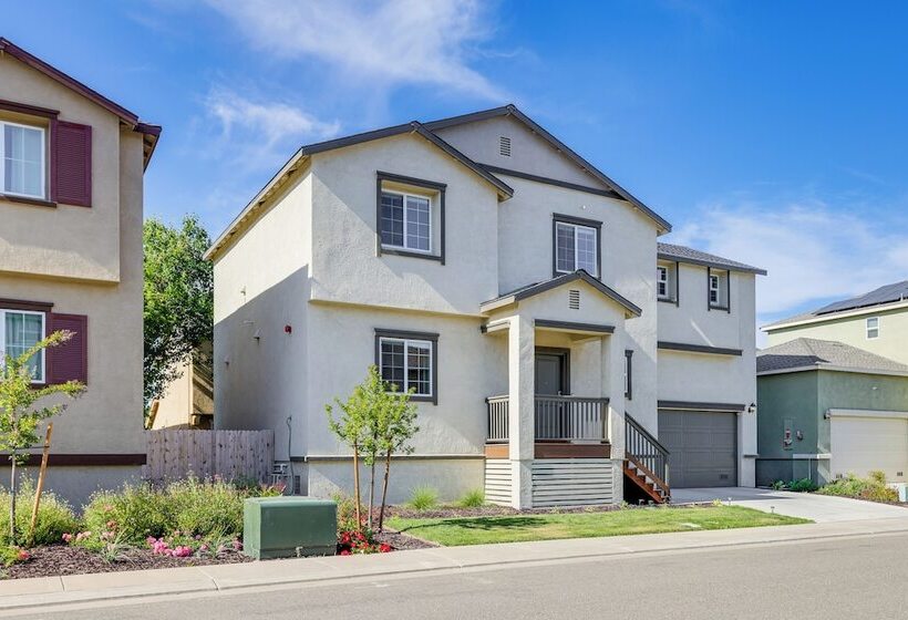 Spacious Family Home In Stockton   Pets Welcome!