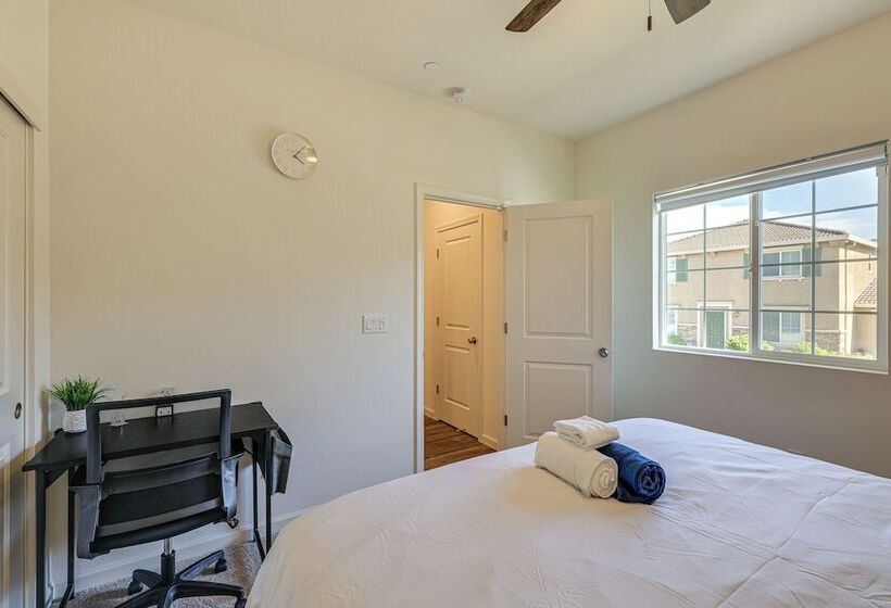 Spacious Family Home In Stockton   Pets Welcome!