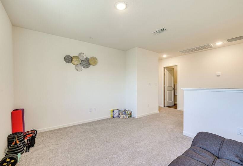 Spacious Family Home In Stockton   Pets Welcome!