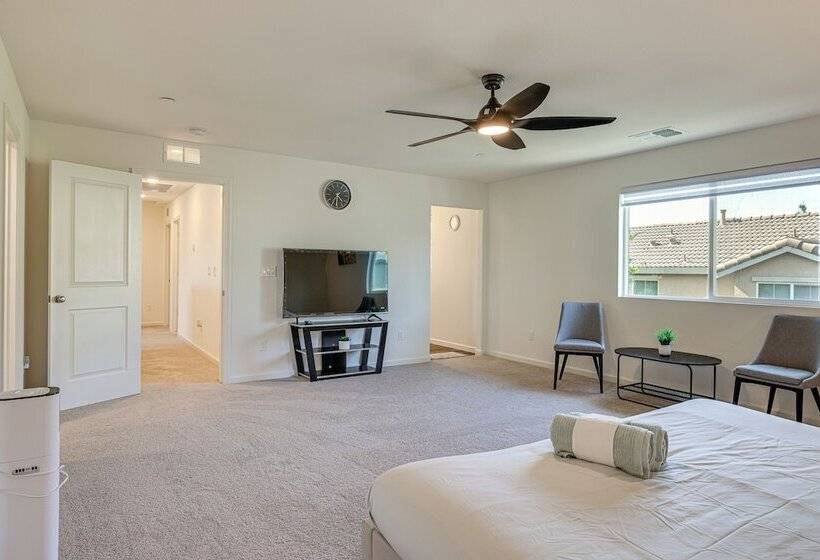 Spacious Family Home In Stockton   Pets Welcome!