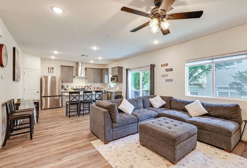 Spacious Family Home In Stockton   Pets Welcome!