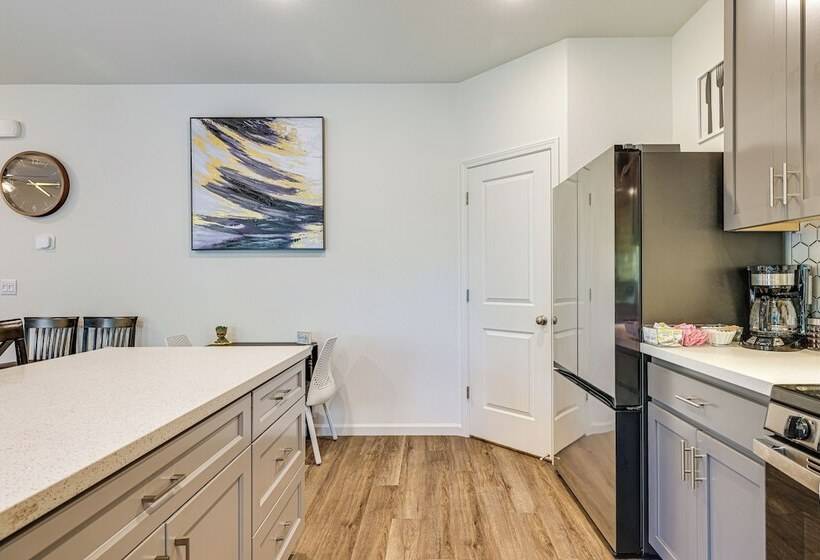 Spacious Family Home In Stockton   Pets Welcome!