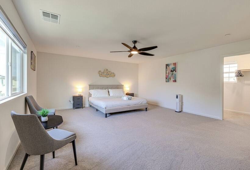 Spacious Family Home In Stockton   Pets Welcome!