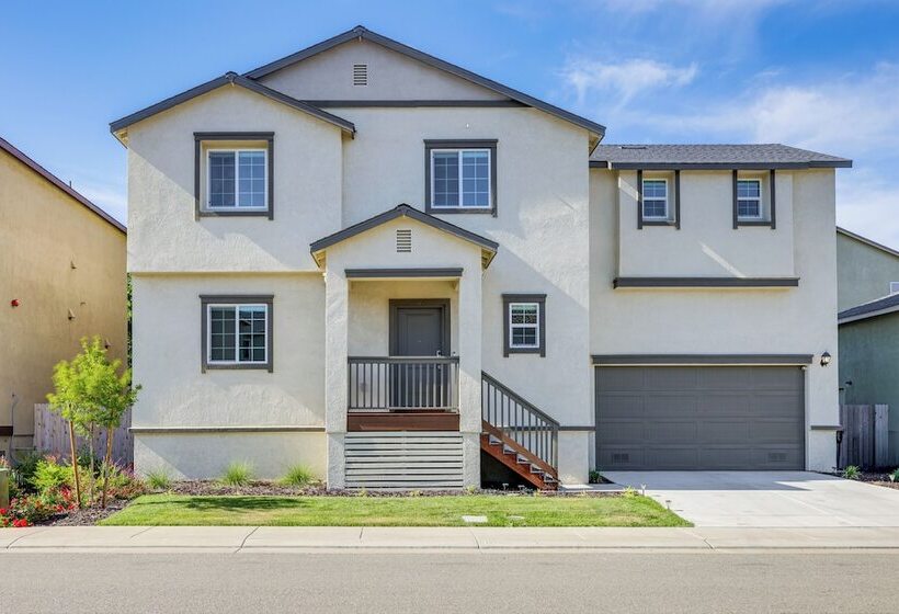 Spacious Family Home In Stockton   Pets Welcome!