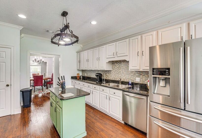 Spacious Long Beach Vacation Home W/ Patio & Grill