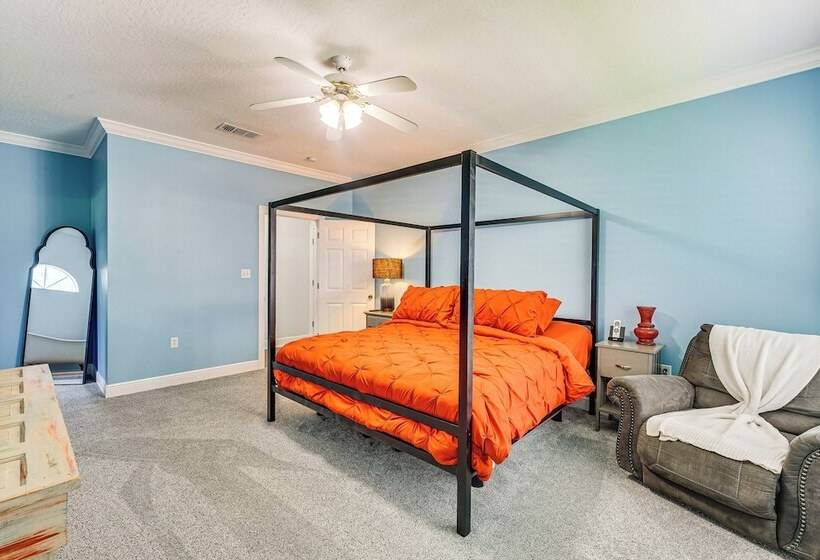 Spacious Long Beach Vacation Home W/ Patio & Grill