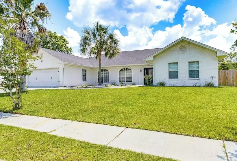 Spacious Long Beach Vacation Home W/ Patio & Grill