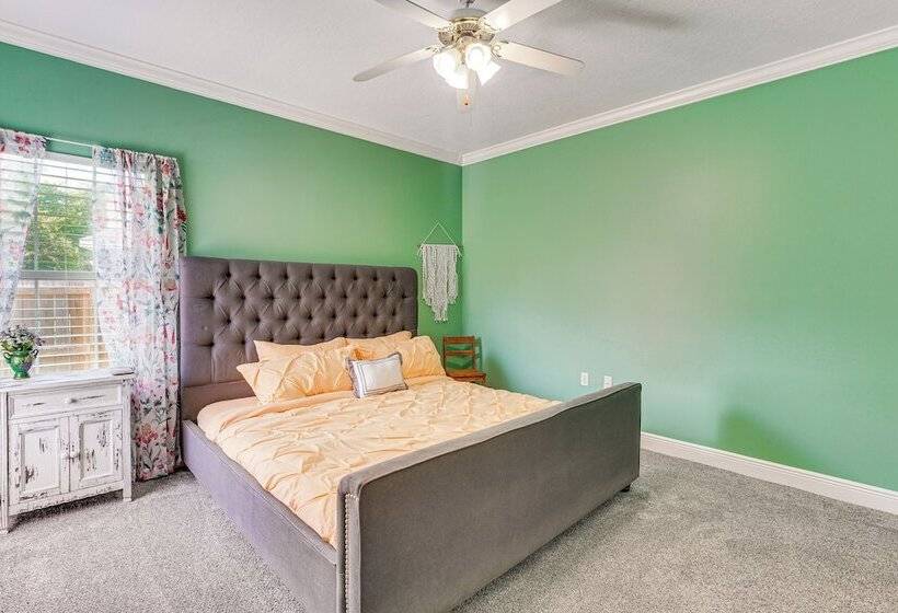 Spacious Long Beach Vacation Home W/ Patio & Grill