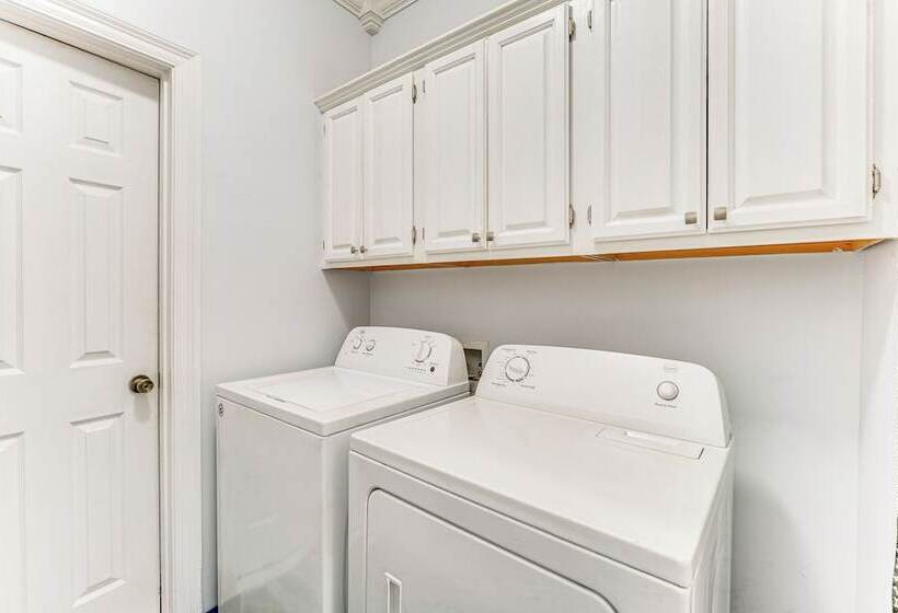 Spacious Long Beach Vacation Home W/ Patio & Grill