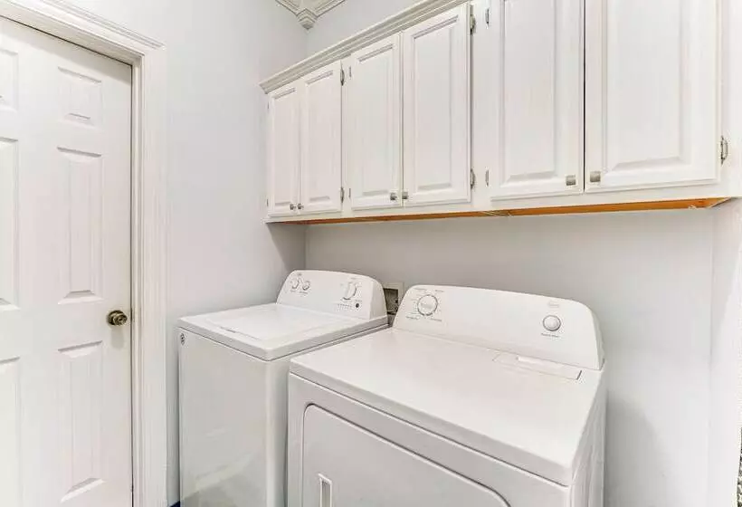 Spacious Long Beach Vacation Home W/ Patio & Grill