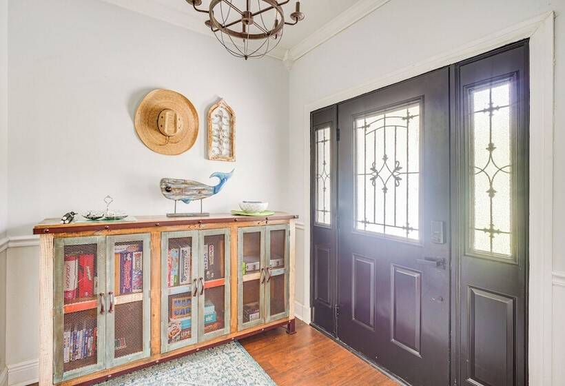 Spacious Long Beach Vacation Home W/ Patio & Grill