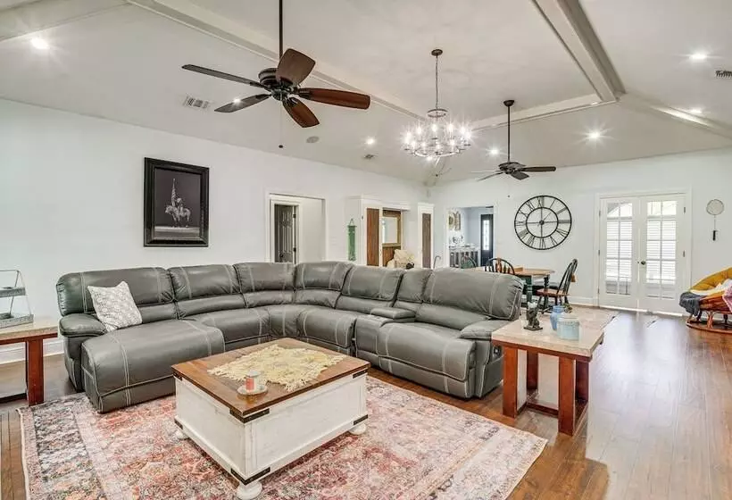 Spacious Long Beach Vacation Home W/ Patio & Grill