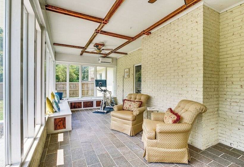 Spacious Long Beach Vacation Home W/ Patio & Grill