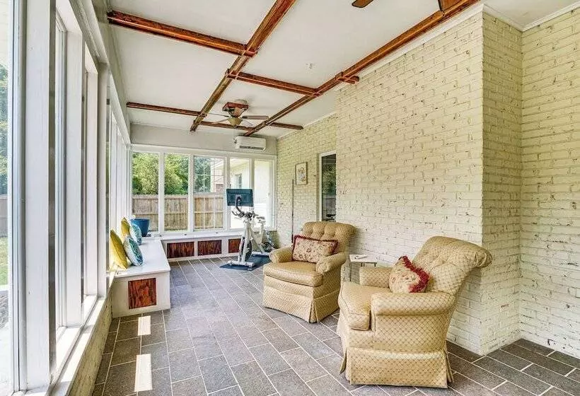 Spacious Long Beach Vacation Home W/ Patio & Grill