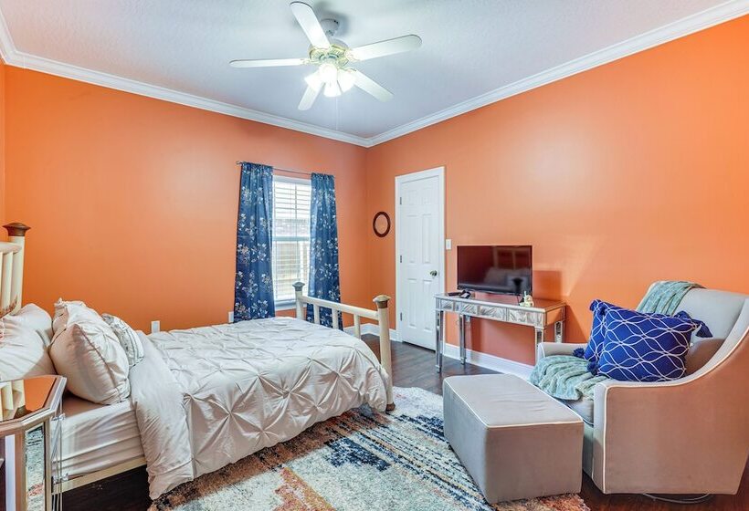 Spacious Long Beach Vacation Home W/ Patio & Grill