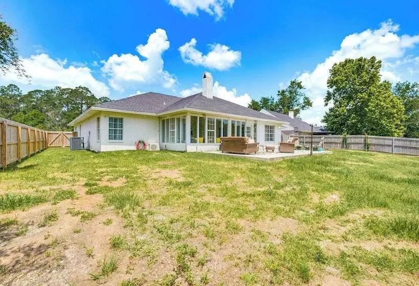 Spacious Long Beach Vacation Home W/ Patio & Grill