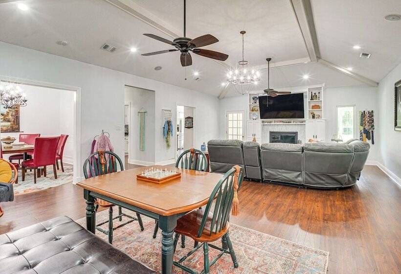 Spacious Long Beach Vacation Home W/ Patio & Grill