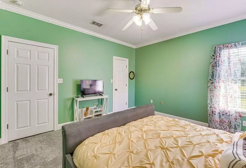 Spacious Long Beach Vacation Home W/ Patio & Grill