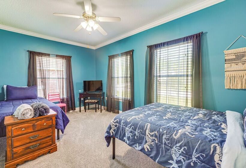 Spacious Long Beach Vacation Home W/ Patio & Grill