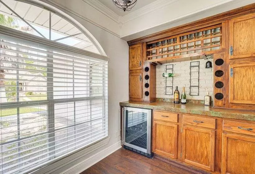 Spacious Long Beach Vacation Home W/ Patio & Grill