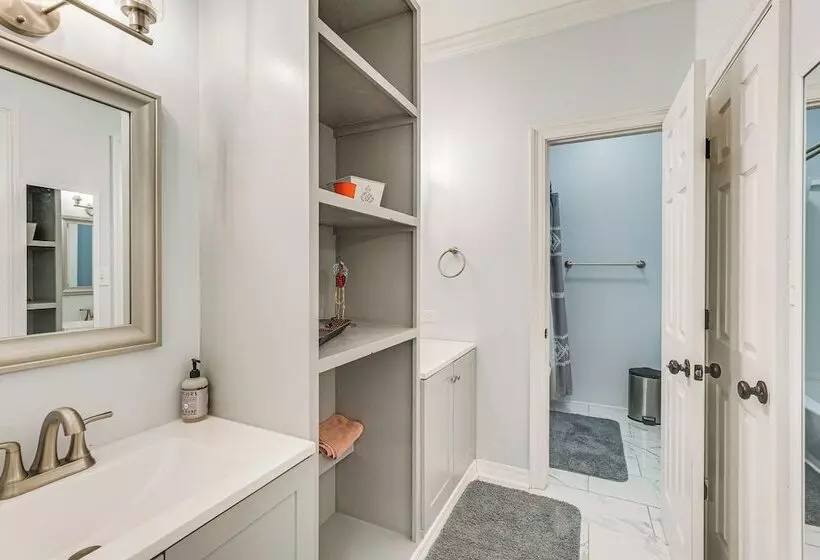 Spacious Long Beach Vacation Home W/ Patio & Grill