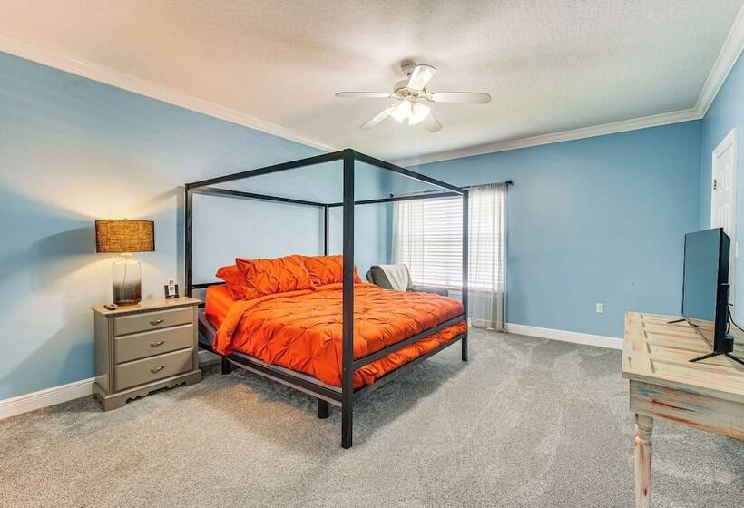 Spacious Long Beach Vacation Home W/ Patio & Grill