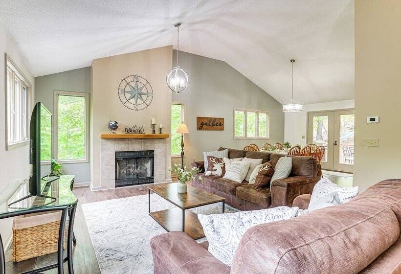 Spacious Mcgaheysville Home W/ Hot Tub & Sauna!