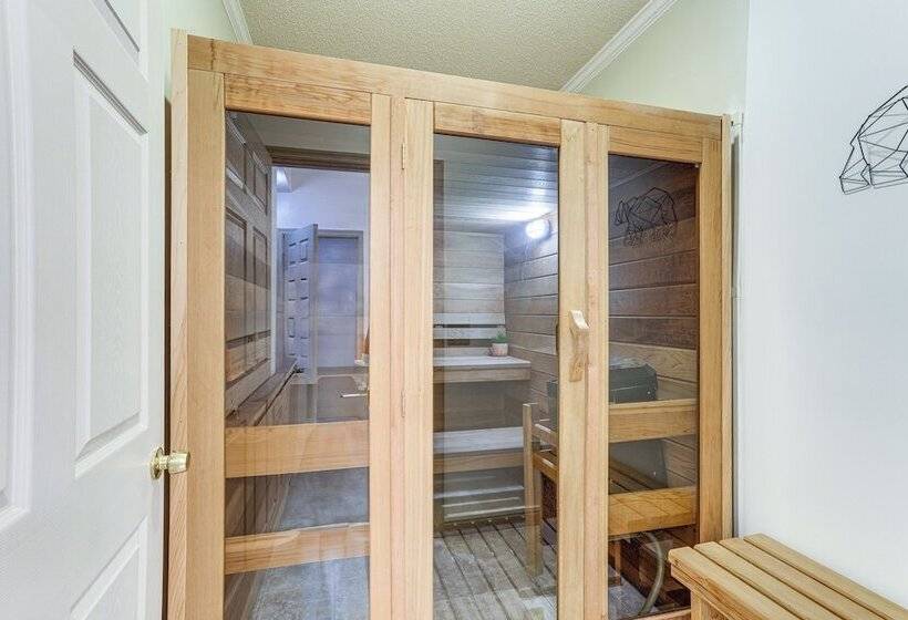 Spacious Mcgaheysville Home W/ Hot Tub & Sauna!