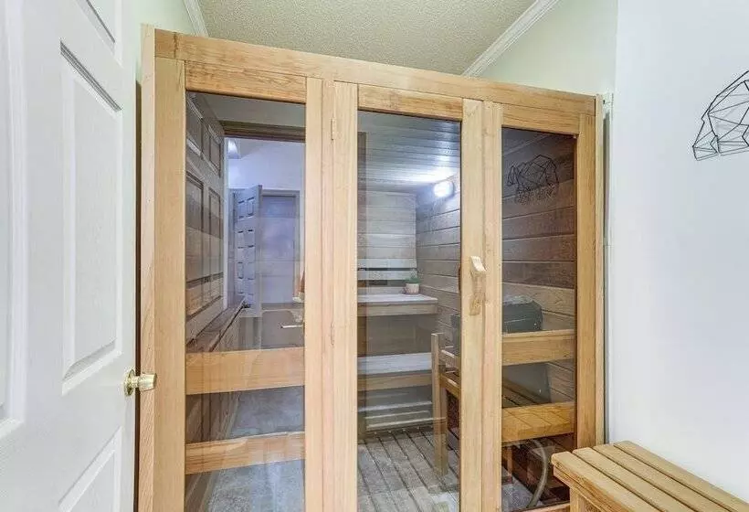 Spacious Mcgaheysville Home W/ Hot Tub & Sauna!