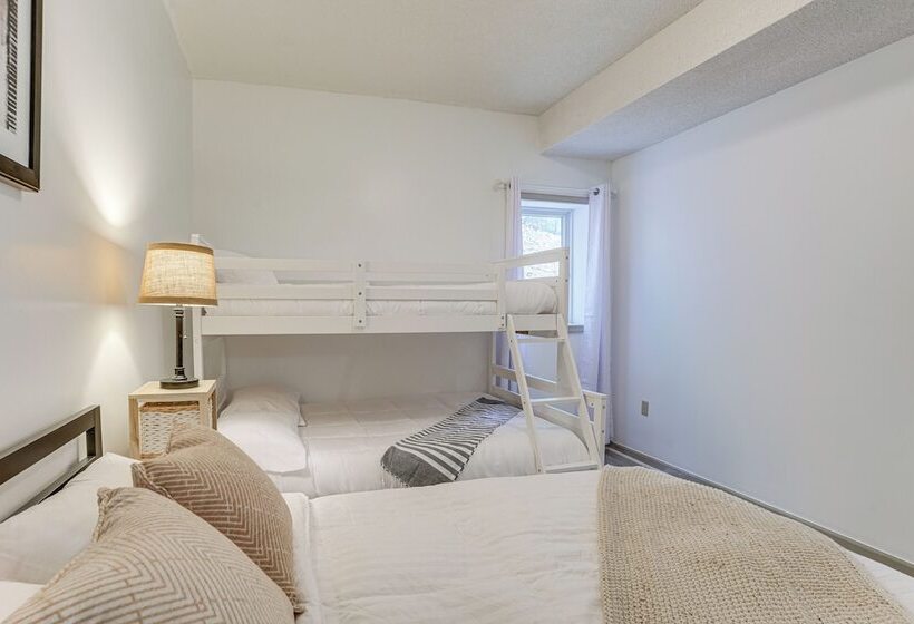 Spacious Mcgaheysville Home W/ Hot Tub & Sauna!