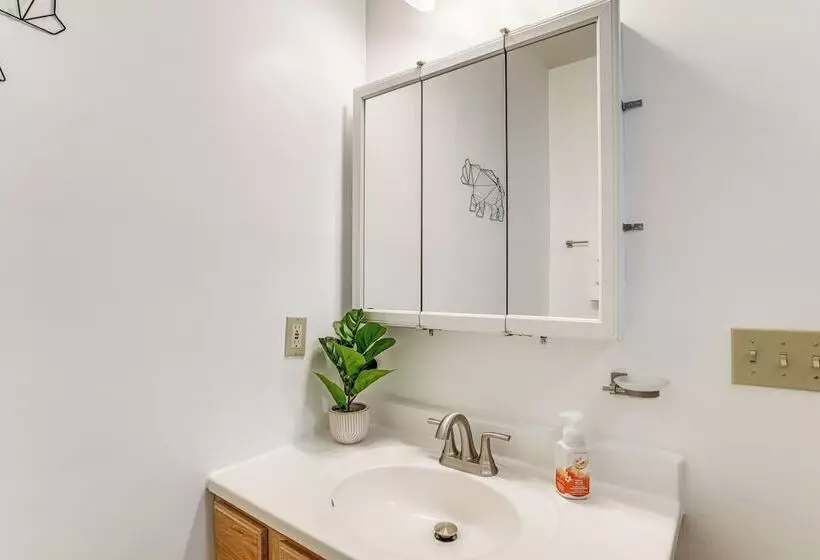 Spacious Mcgaheysville Home W/ Hot Tub & Sauna!