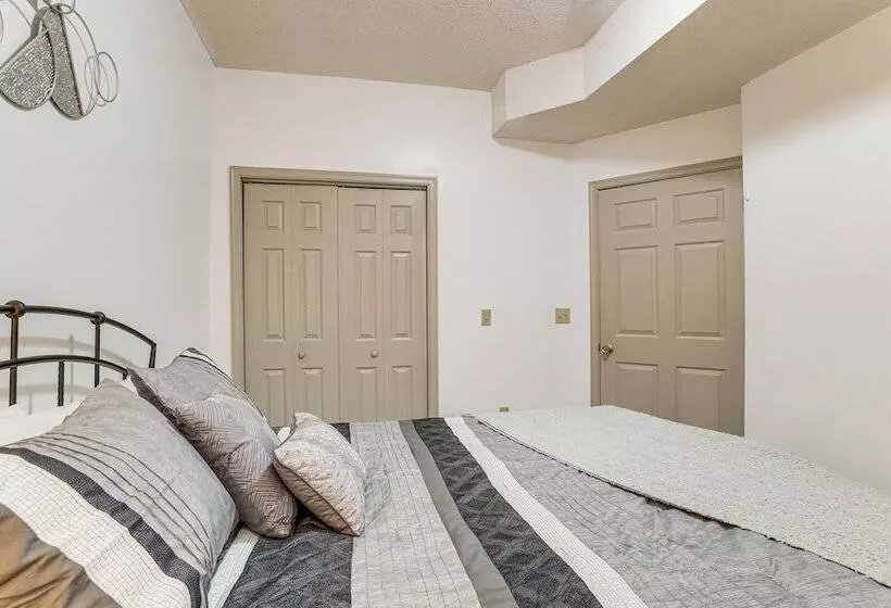 Spacious Mcgaheysville Home W/ Hot Tub & Sauna!