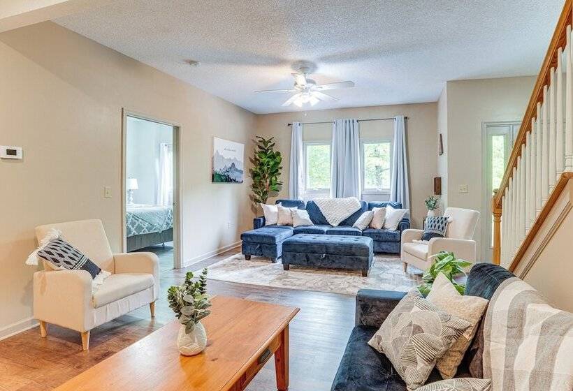 Spacious Mcgaheysville Home W/ Hot Tub & Sauna!