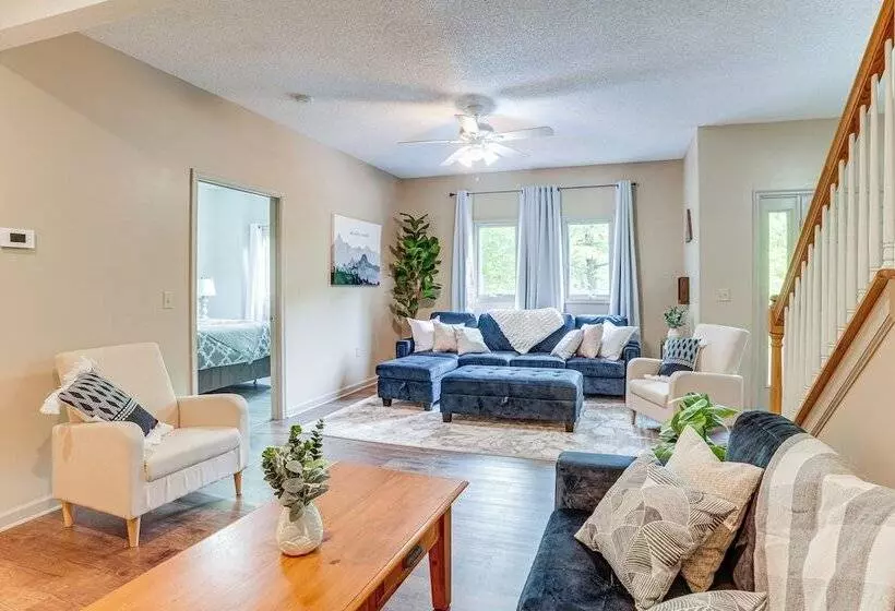 Spacious Mcgaheysville Home W/ Hot Tub & Sauna!