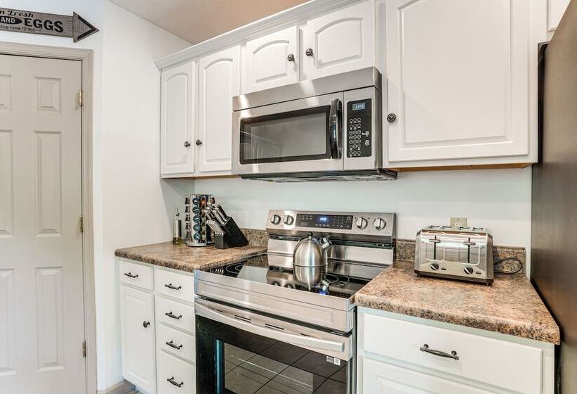 Spacious Mcgaheysville Home W/ Hot Tub & Sauna!