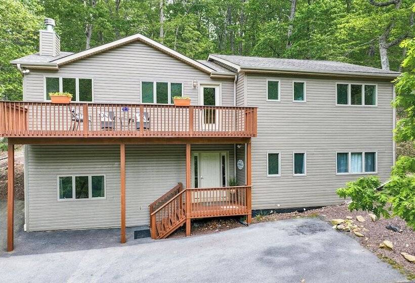 Spacious Mcgaheysville Home W/ Hot Tub & Sauna!