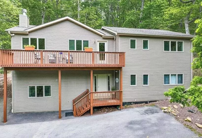 Spacious Mcgaheysville Home W/ Hot Tub & Sauna!