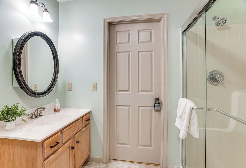 Spacious Mcgaheysville Home W/ Hot Tub & Sauna!