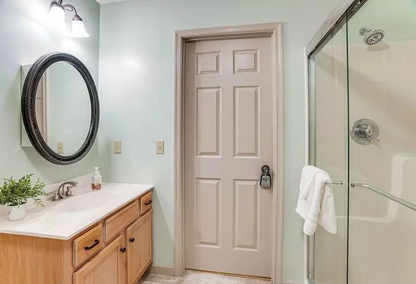 Spacious Mcgaheysville Home W/ Hot Tub & Sauna!