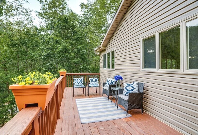 Spacious Mcgaheysville Home W/ Hot Tub & Sauna!