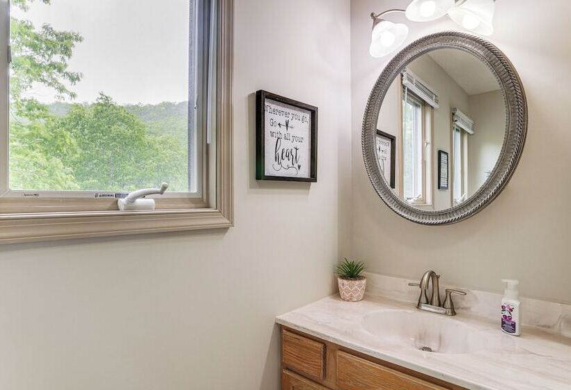 Spacious Mcgaheysville Home W/ Hot Tub & Sauna!