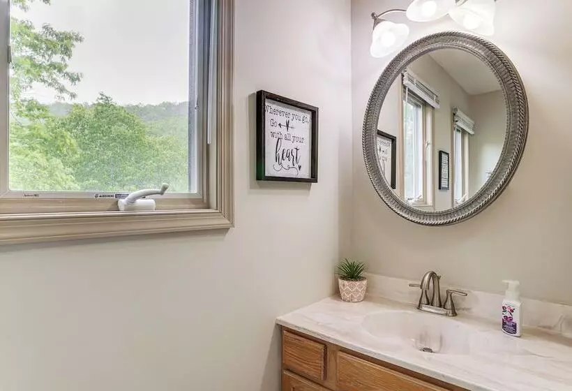 Spacious Mcgaheysville Home W/ Hot Tub & Sauna!