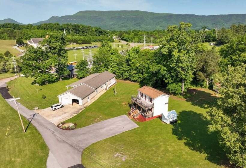 Charming Smokies Home Near National Park!