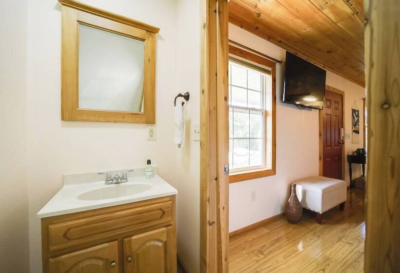 Charming Smokies Home Near National Park!