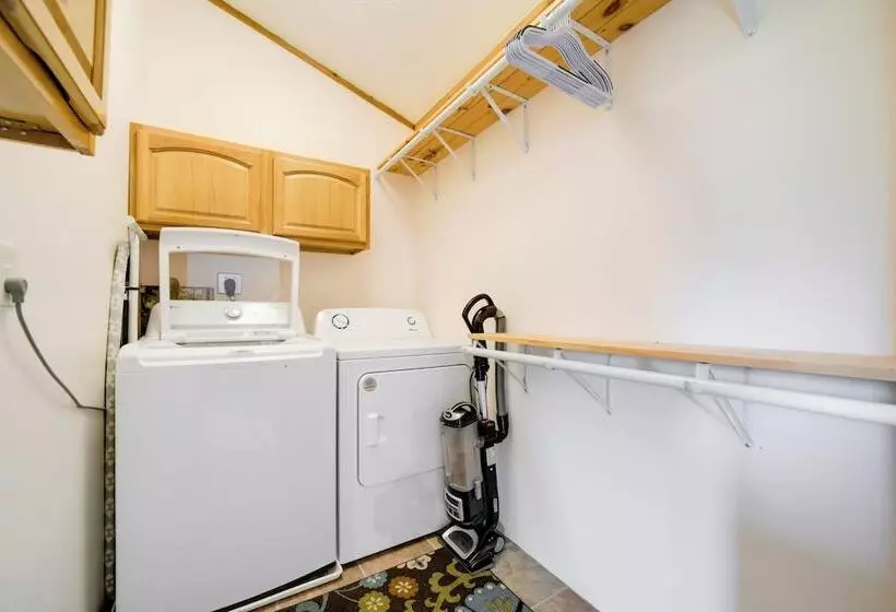 Charming Smokies Home Near National Park!