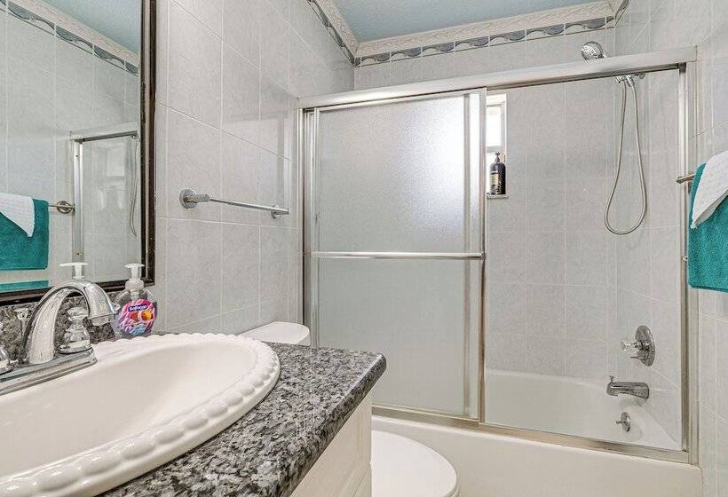 Screened Lanai & Heated Pool: Spring Hill Home