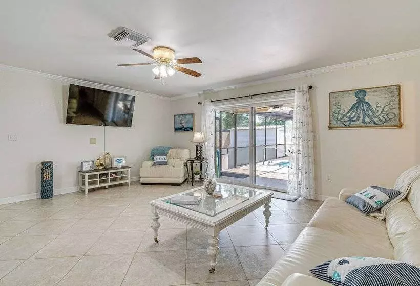 Screened Lanai & Heated Pool: Spring Hill Home
